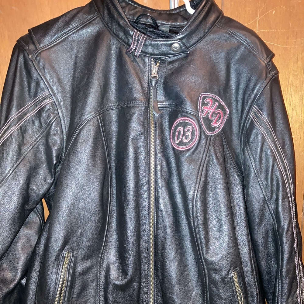 Awesome HARLEY DAVIDSON LEATHER JACKET!! Black and pink , almost new